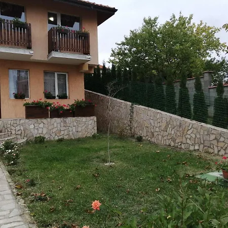 Guest house Miranis Houses *