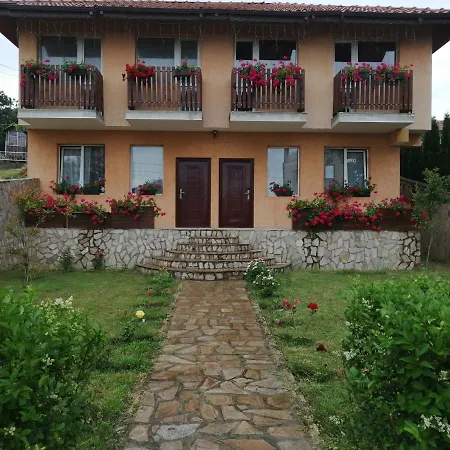 בית הארחה Miranis Houses ביאלה