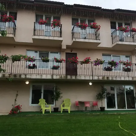 בית הארחה Miranis Houses
